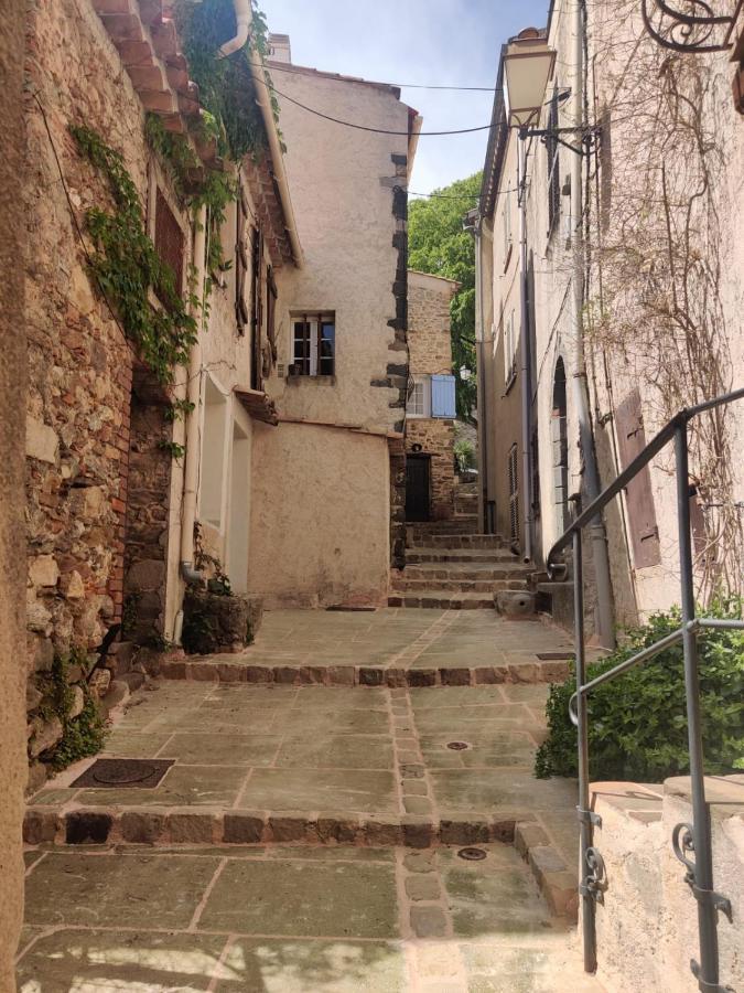 Logement Neuf Centre Du Village Aux Pieds Du Chateau غريمو المظهر الخارجي الصورة
