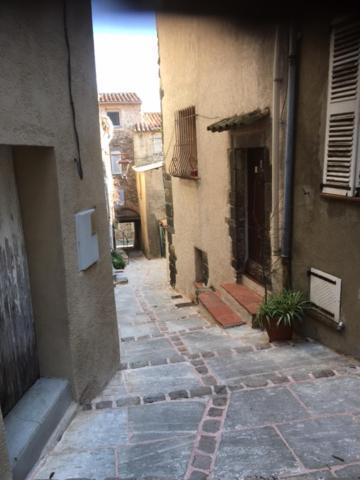 Logement Neuf Centre Du Village Aux Pieds Du Chateau غريمو المظهر الخارجي الصورة